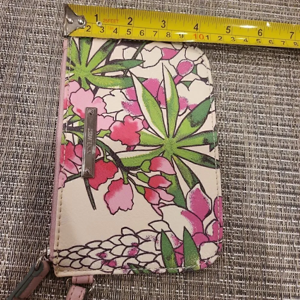 Nine West Wristlet - tropical